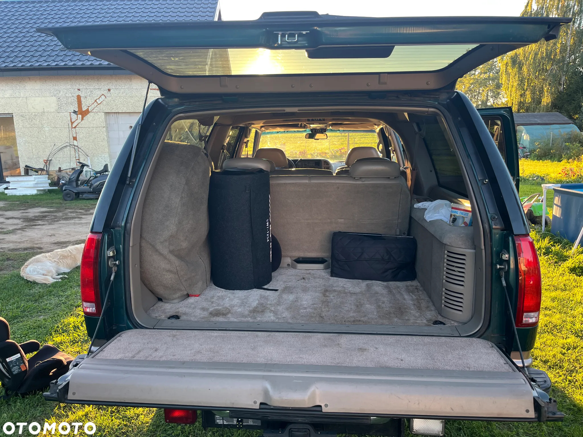Chevrolet Suburban - 14
