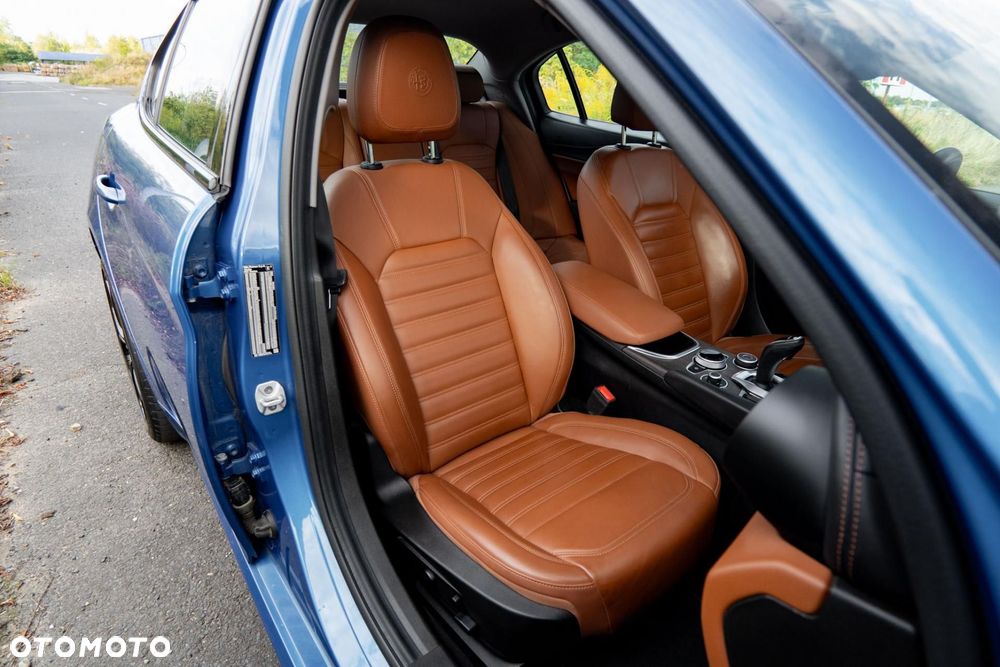 Alfa Romeo Giulia 2.0 Turbo Veloce Q4 - 16