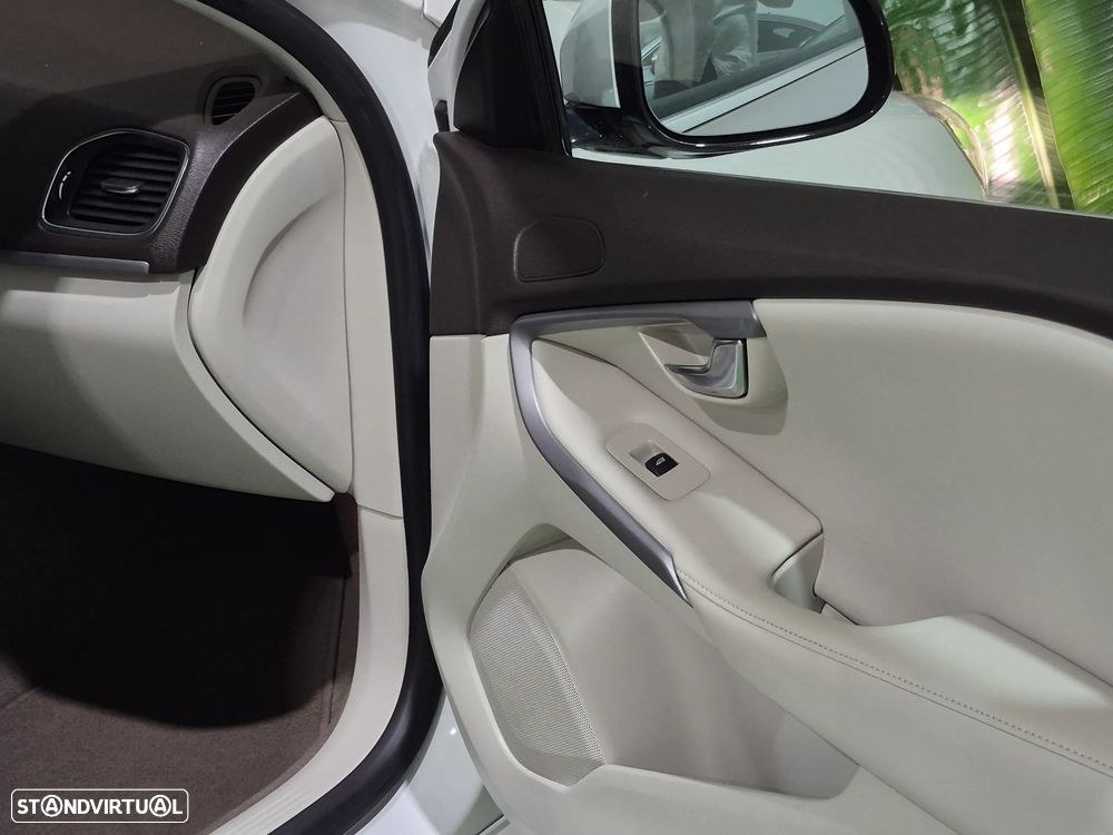 Volvo V40 1.6 D2 Momentum Eco - 17