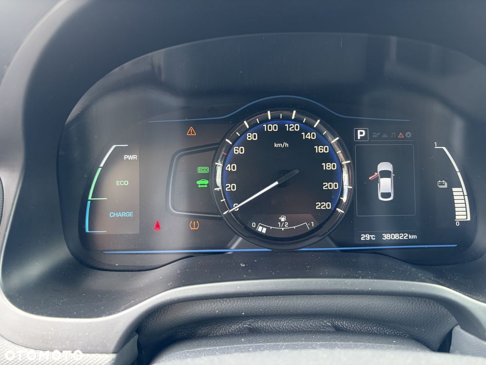 Hyundai IONIQ - 12