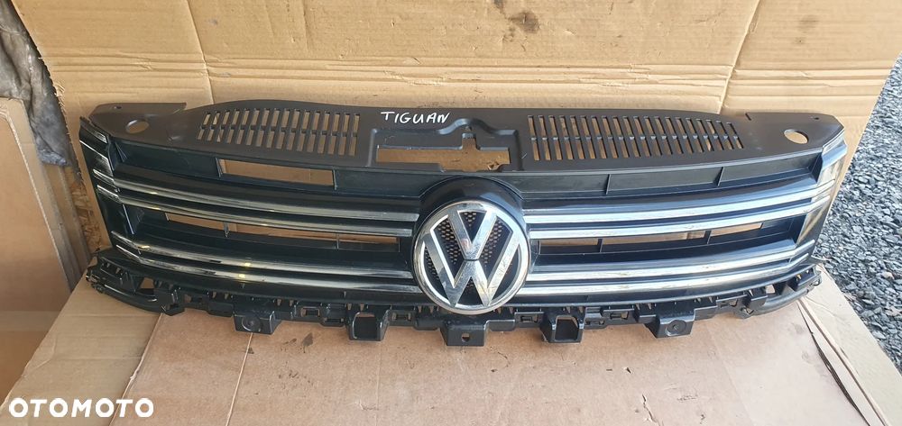 Atrapa grill emblemat VW TIGUAN I Lift - 5