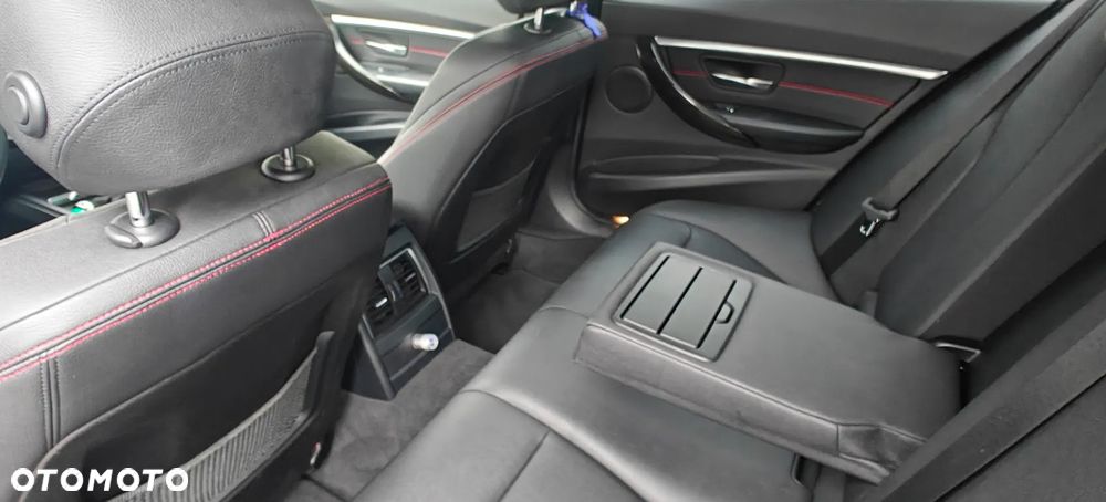 BMW Seria 3 330i - 18