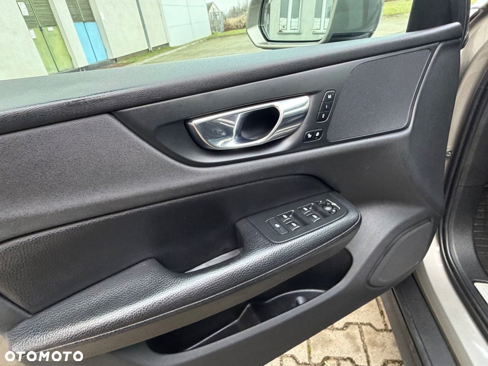 Volvo V60 Cross Country D4 AWD Geartronic Pro - 19