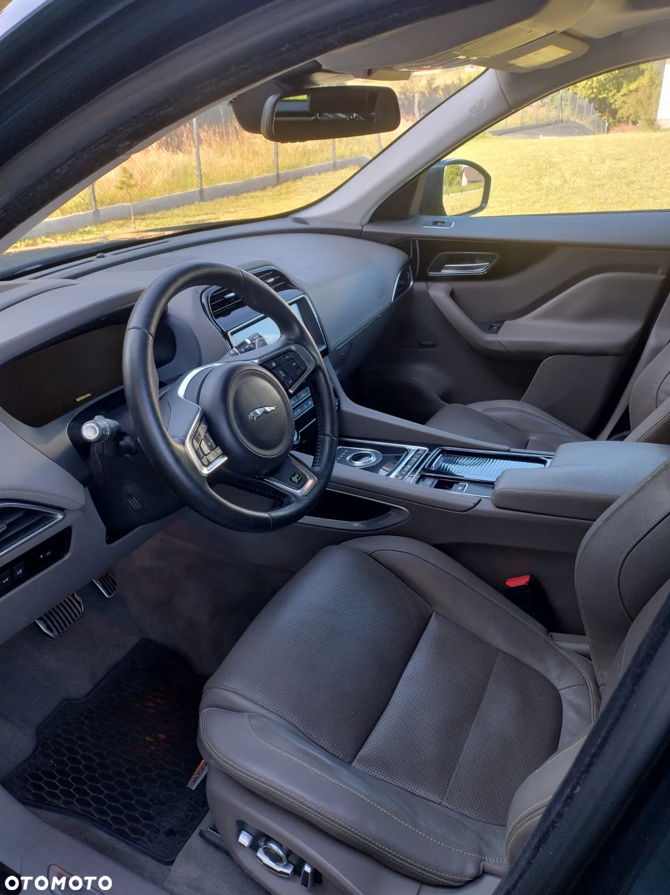 Jaguar F-Pace 2.0 i4P AWD R-Sport - 14