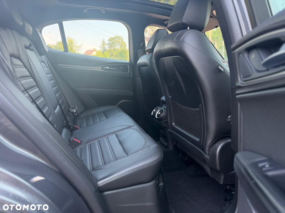 Alfa Romeo Stelvio 2.0 Turbo 16V AT8-Q4 B-Tech - 16