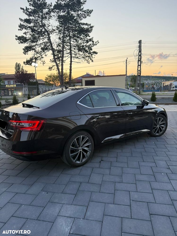 Skoda Superb 2.0 TDI 4X4 DSG L&K - 9