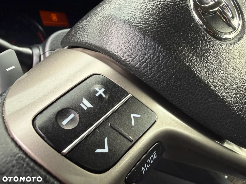 Toyota Avensis 1.8 Premium MS - 10