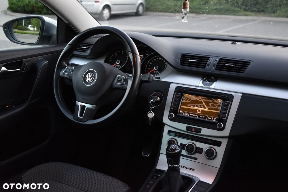 Volkswagen Passat 2.0 TDI BlueMotion Technology Exclusive - 31