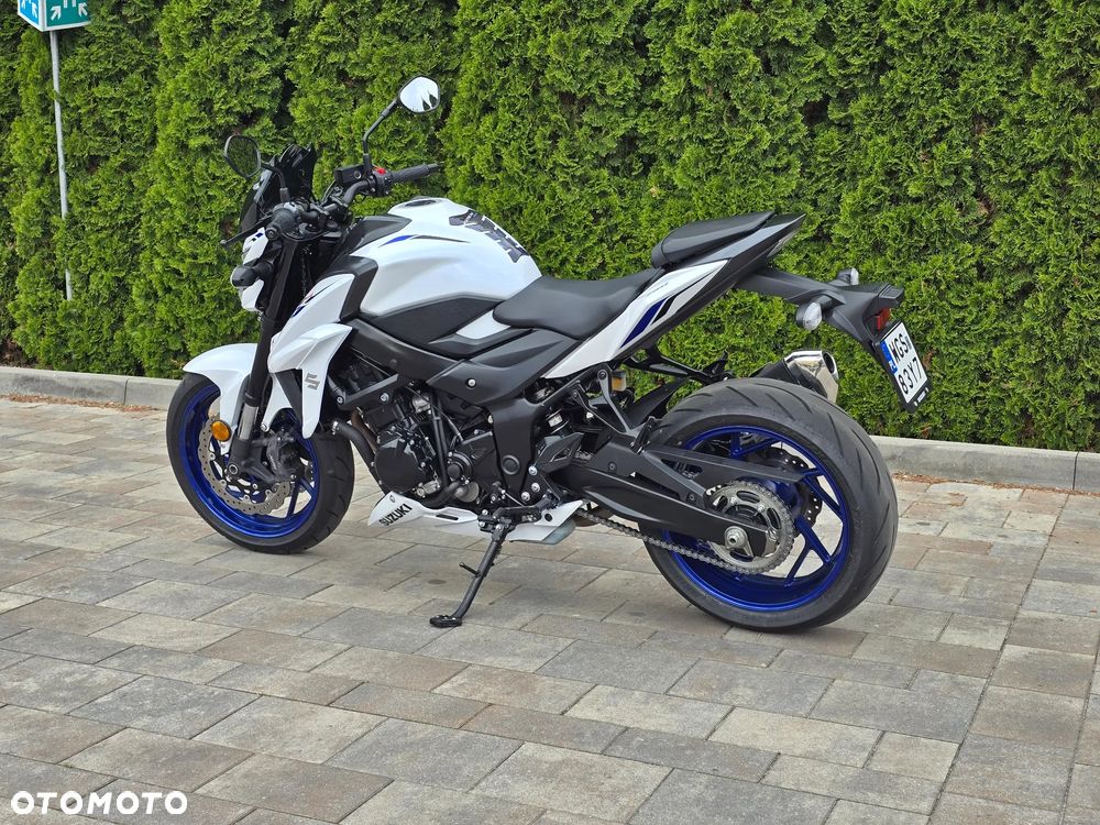 Suzuki GSX - 4