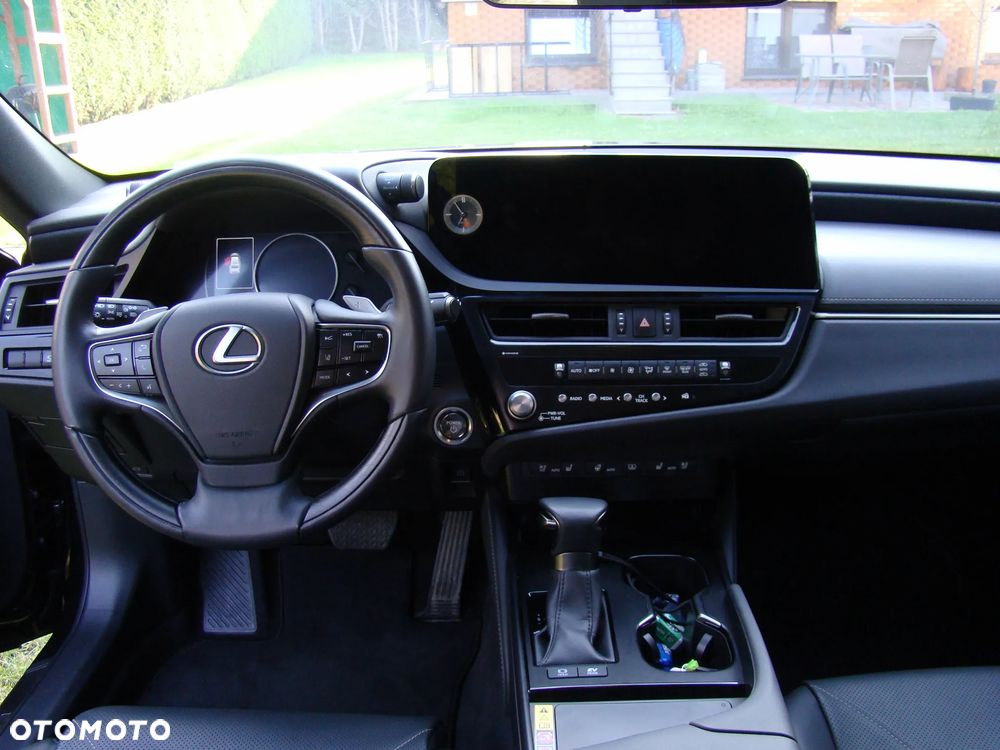 Lexus ES 300h Prestige - 9