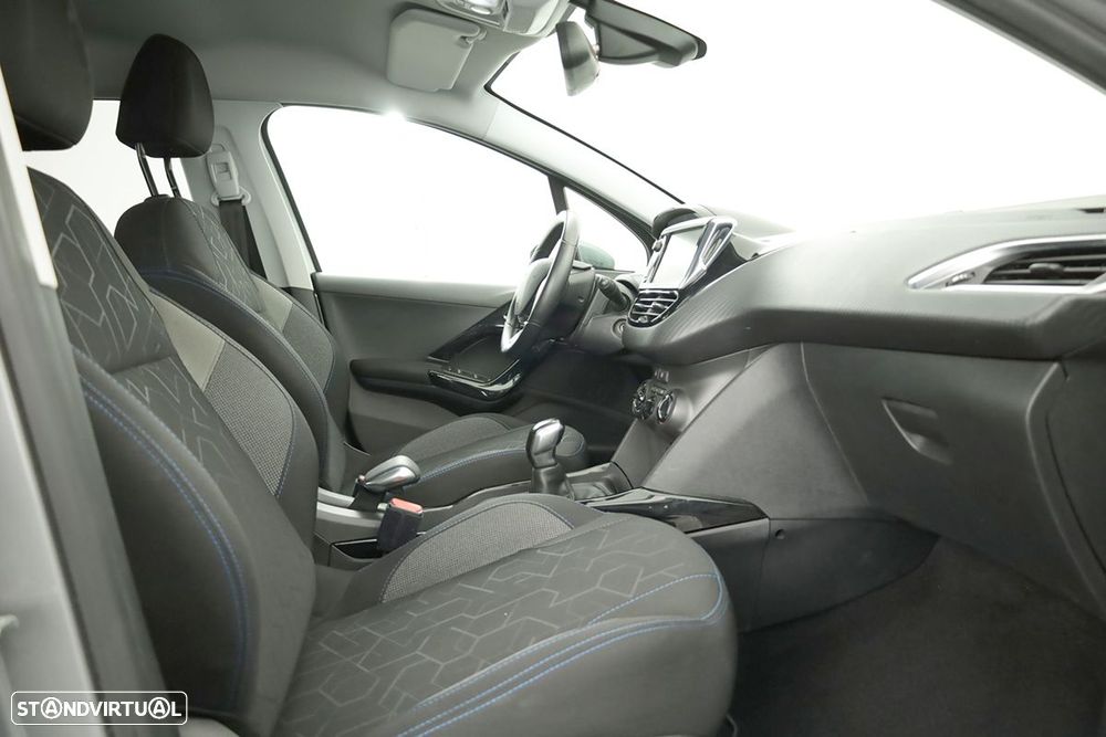 Peugeot 2008 1.2 PureTech Signature - 19