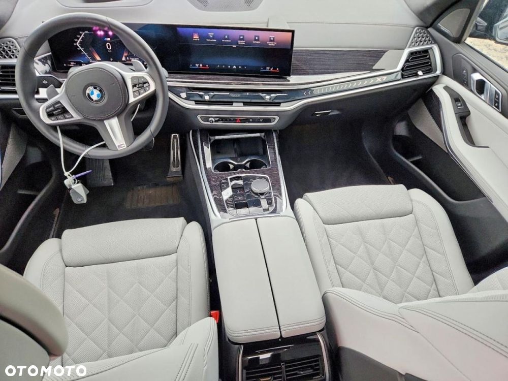 BMW X7 - 7