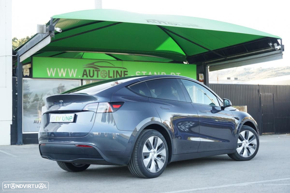Tesla Model Y - 35
