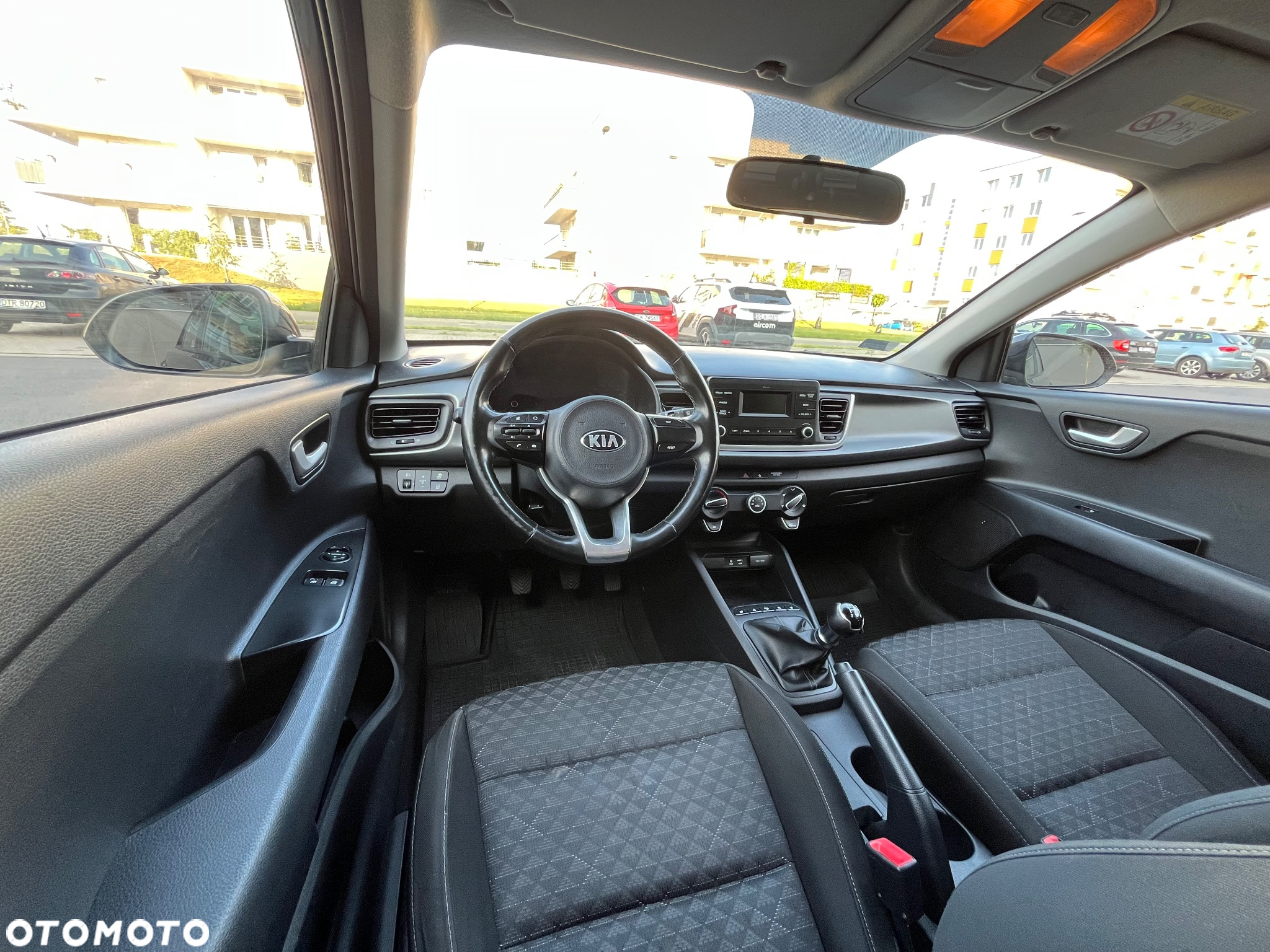 Kia Rio 1.2 L - 24