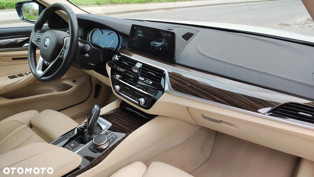 BMW Seria 5 520d xDrive Luxury Line - 11