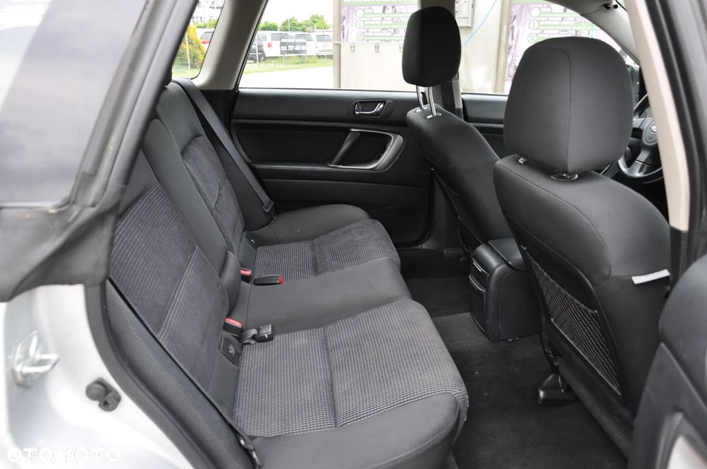 Subaru Outback 2.5i MT - 26
