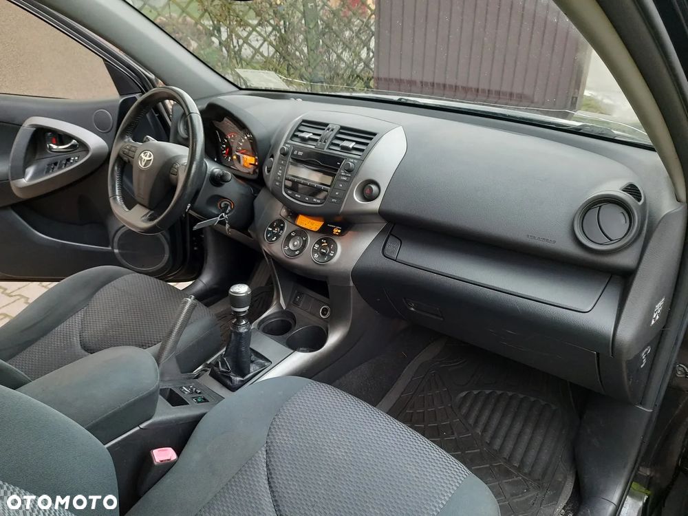 Toyota RAV4 2.2 D-4D 4x2 - 21