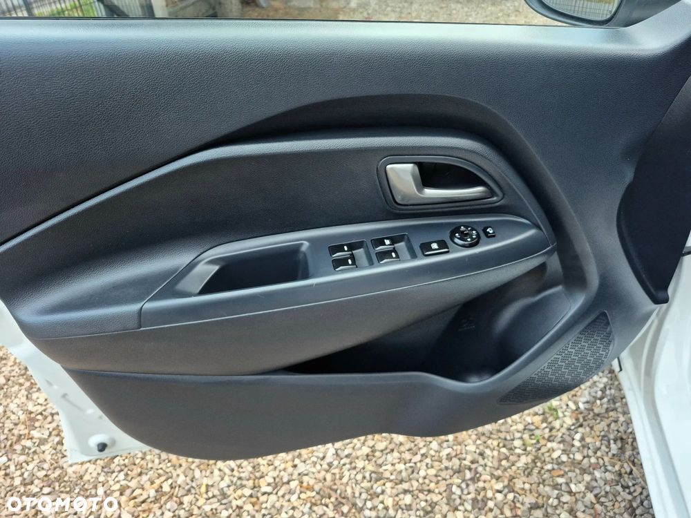 Kia Rio - 23