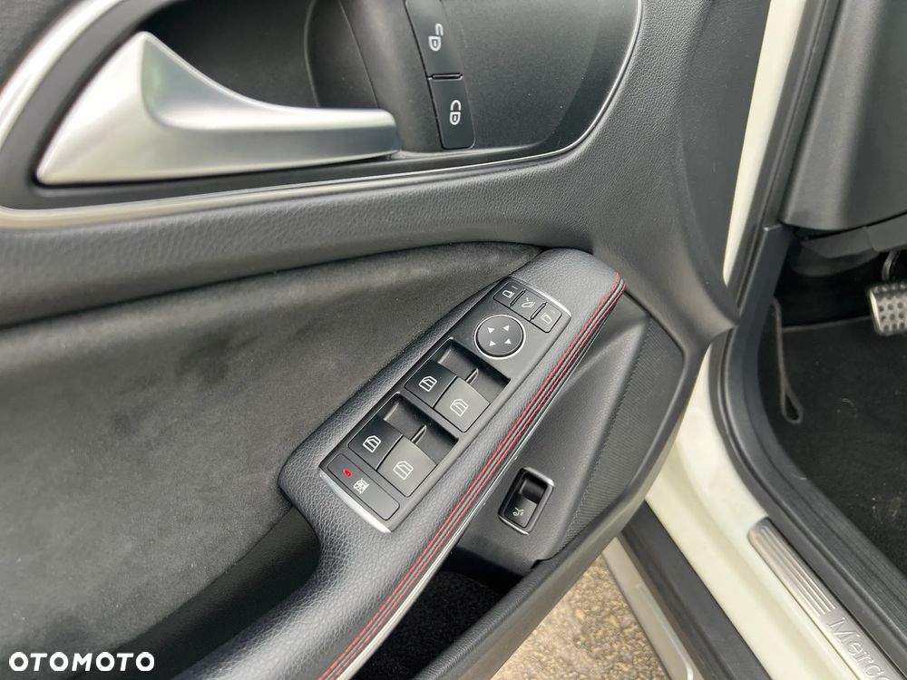 Mercedes-Benz GLA 250 4-Matic AMG Line - 13
