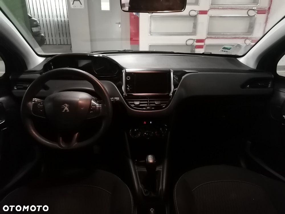Peugeot 208 - 13