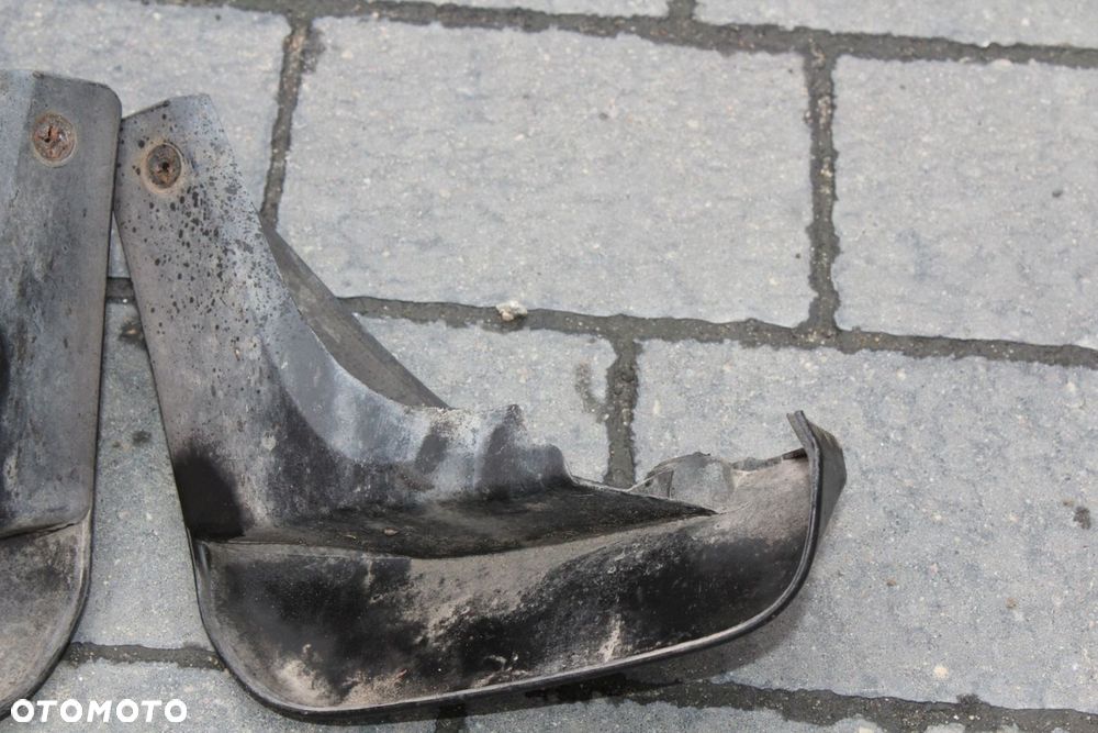CHLAPACZ PRAWY LEWY TYŁ OSŁONA PROGU COROLLA E12 KOMPLET - 16