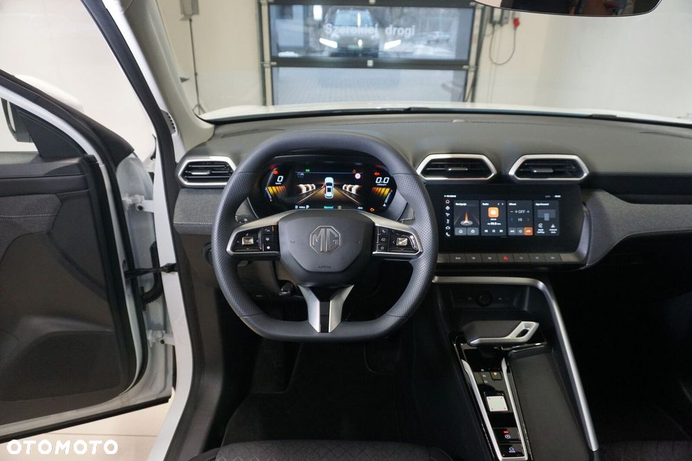 MG ZS Hybrid+ - 20