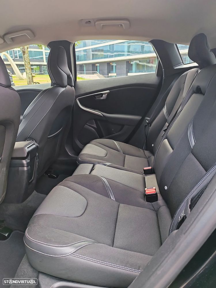 Volvo V40 2.0 D3 Momentum - 21