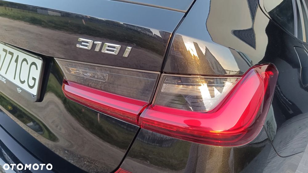 BMW Seria 3 318i M Sport - 9