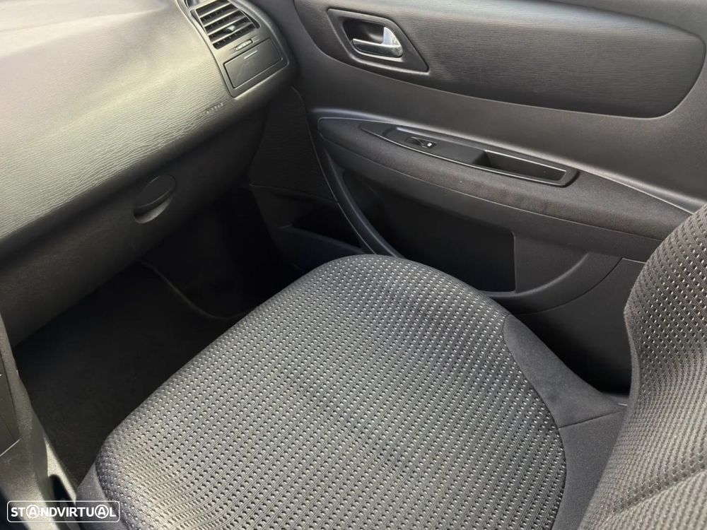 Citroën C4 1.6 HDi Attraction - 9