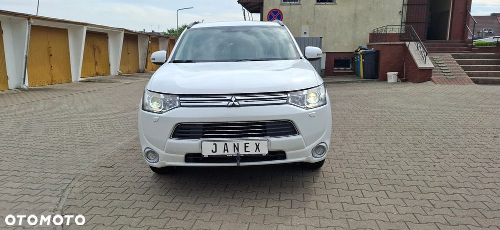 Mitsubishi Outlander Instyle NAVI + - 2