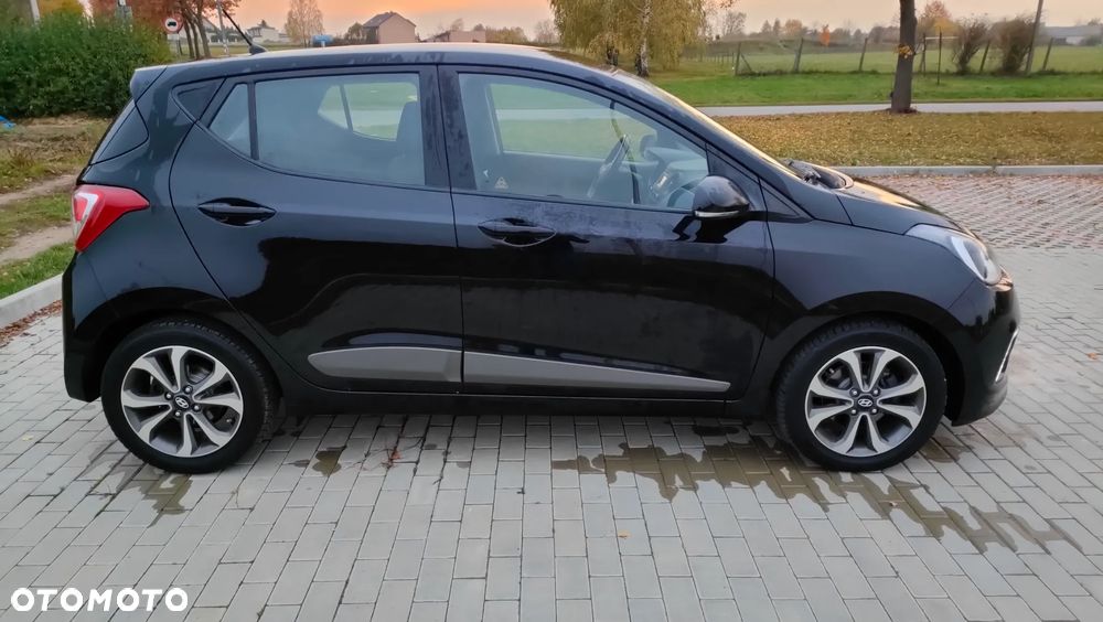 Hyundai i10 1.0 Fifa World Cup Edition - 8