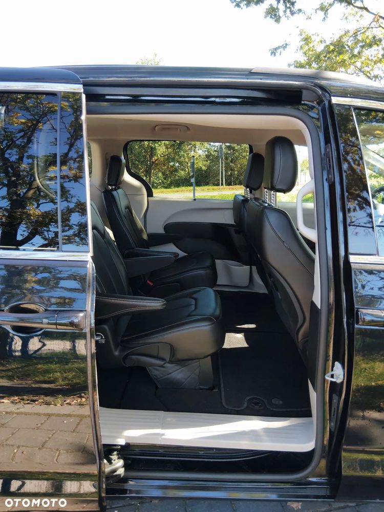 Chrysler Pacifica - 12