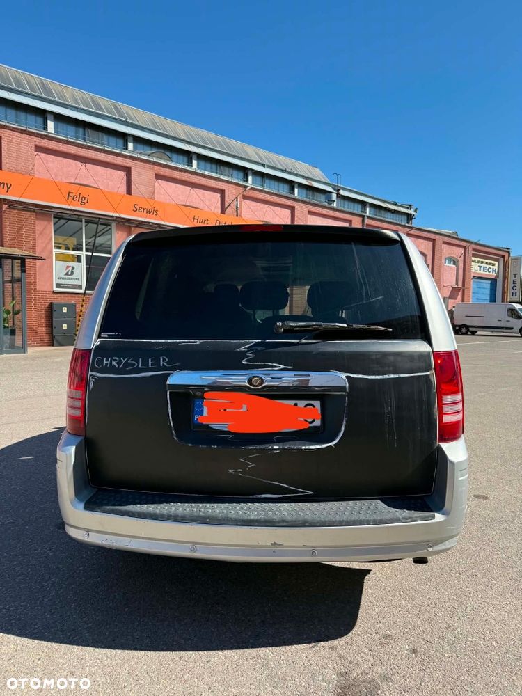 Chrysler Town & Country - 2