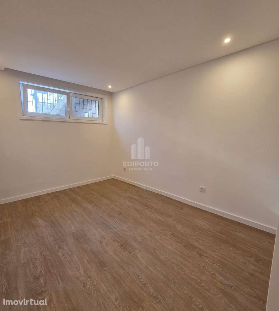 Apartamento T1+1 totalmente renovado junto ao metro em Rio Tinto - Grande imagem: 4/15