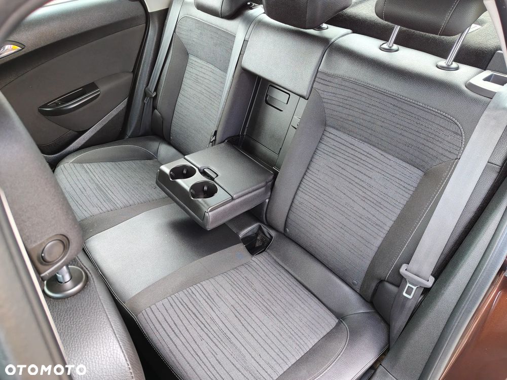 Opel Astra 1.4 T Executive EU6 - 19
