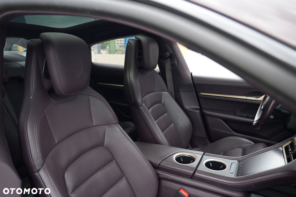 Porsche Taycan 4S Performance Plus - 32