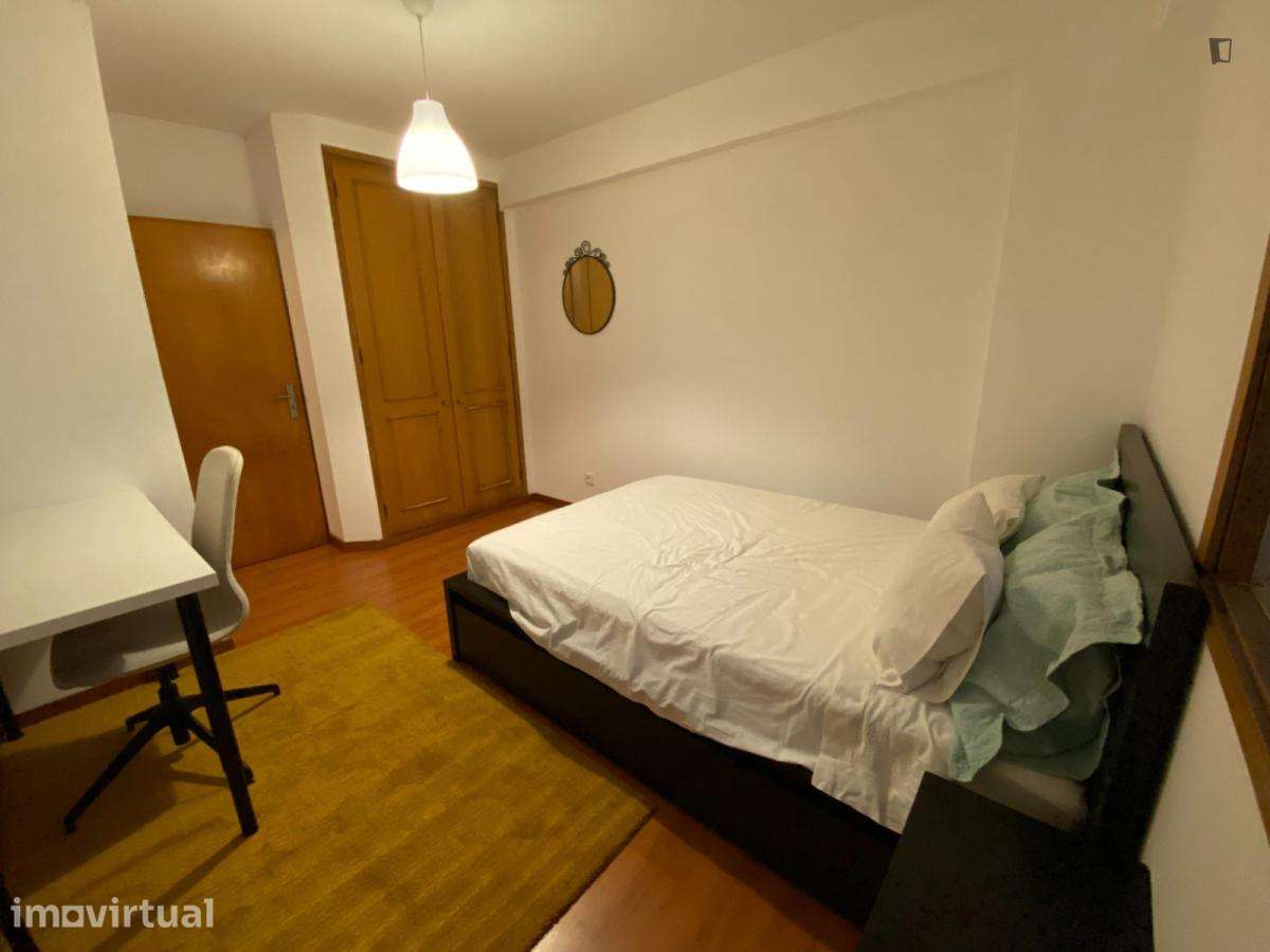 Quarto - localizado em Paranhos Porto - Grande imagem: 2/9