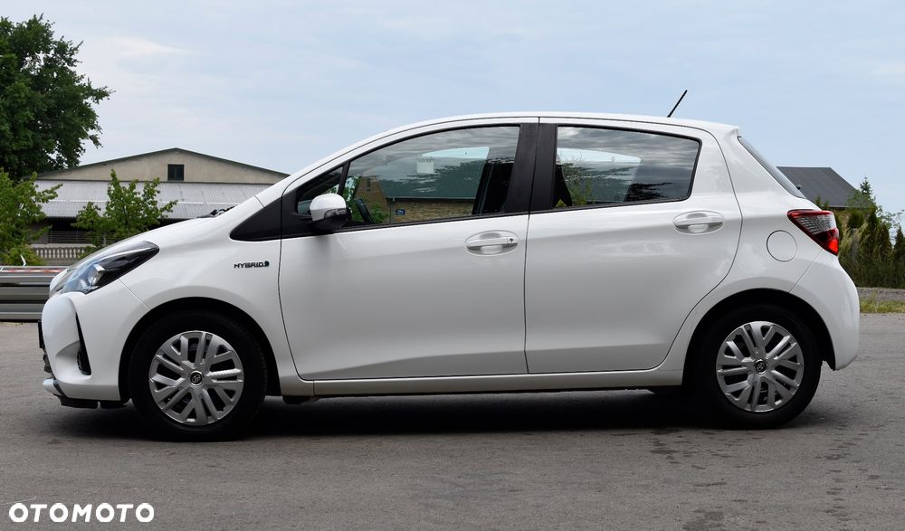 Toyota Yaris Hybrid 100 Premium - 22