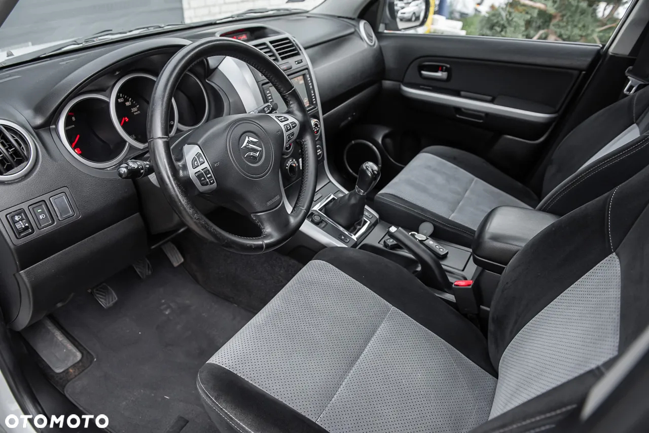 Suzuki Grand Vitara 2.0 De luxe - 16