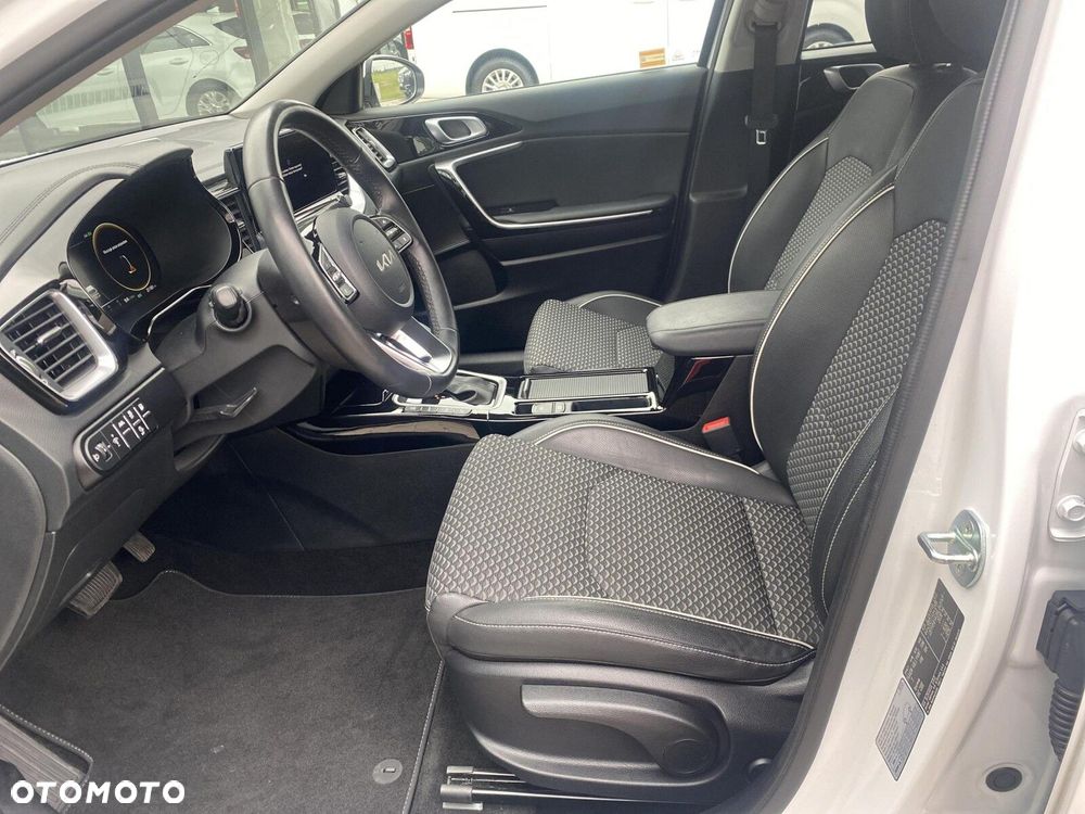 Kia Ceed - 11