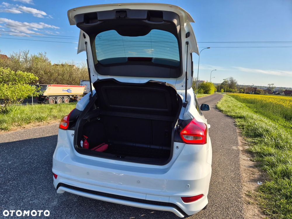 Ford Focus 1.5 EcoBlue Start-Stopp-System ST-LINE - 21