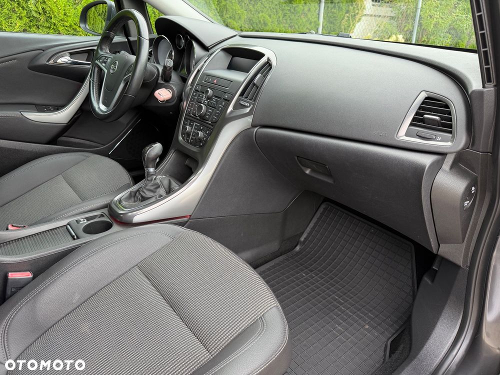 Opel Astra 1.6 Turbo Cosmo - 26