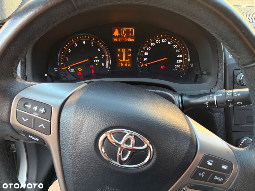 Toyota Avensis 1.8 Luna - 12