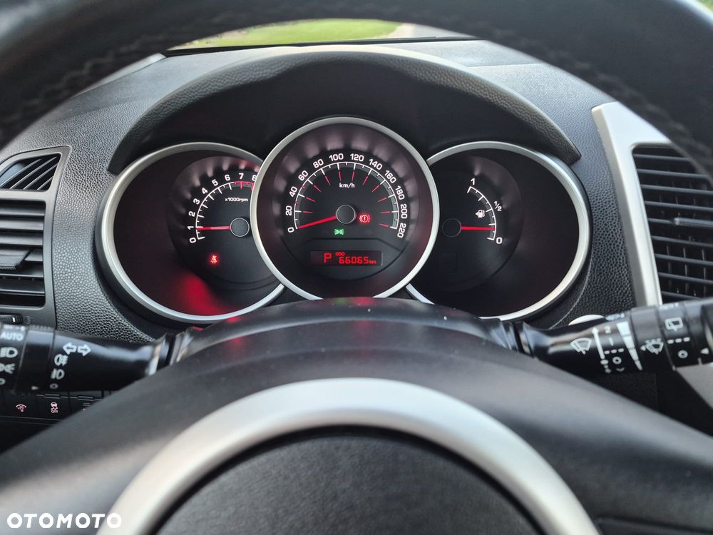 Kia Venga - 10