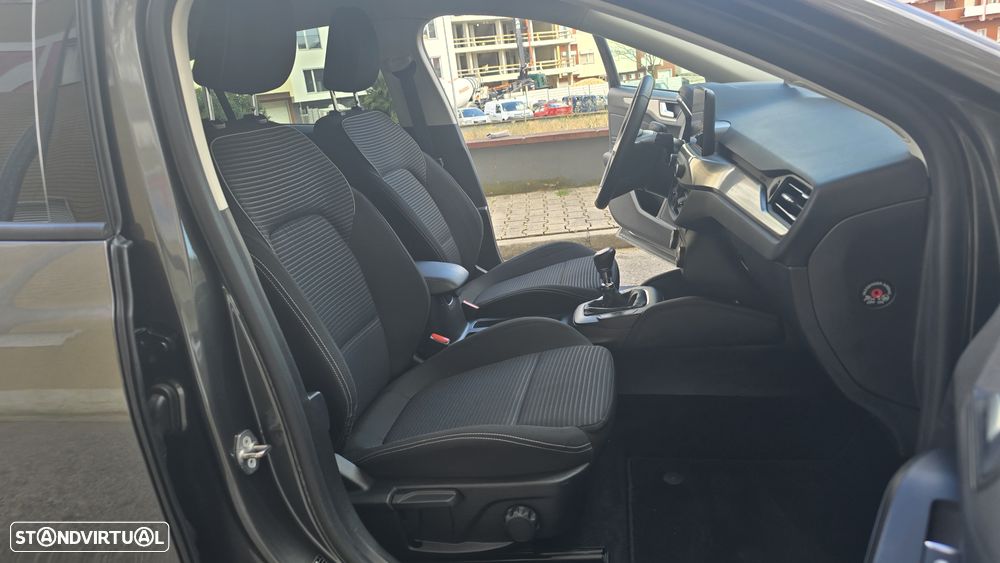 Ford Focus 1.0 EcoBoost Titanium - 26