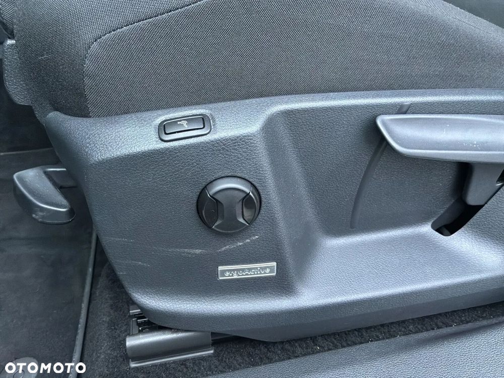 Volkswagen Touran - 23