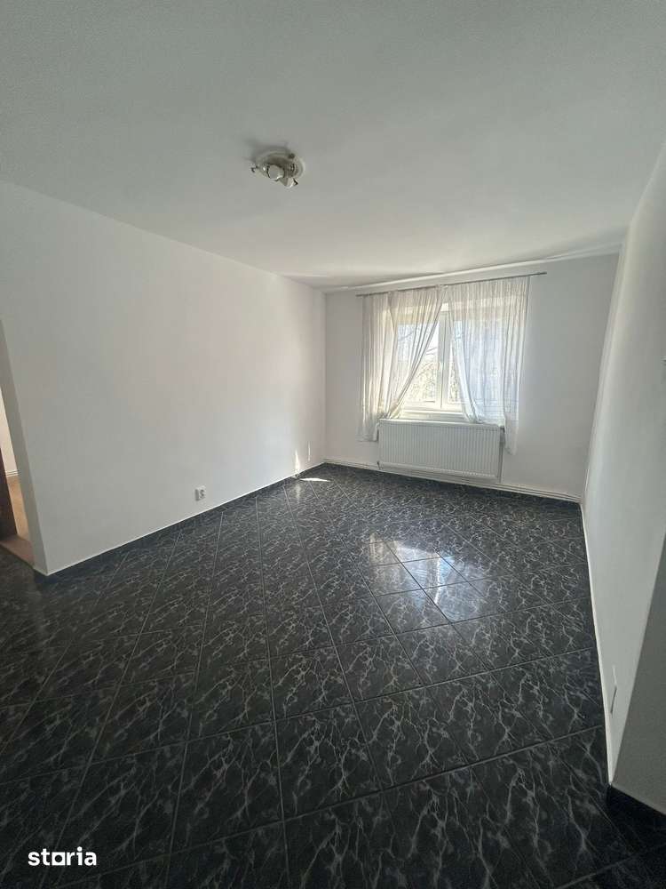 Apartament 3 camere- Zona Sud - etaj 3/4 - 48 mp — fotografia 1