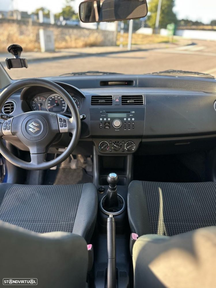 Suzuki Swift 1.3 16V GA - 8