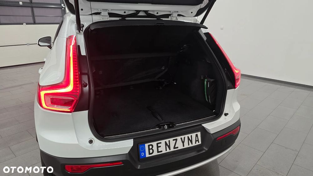 Volvo XC 40 B3 B DKG Ultra Black Edition - 9