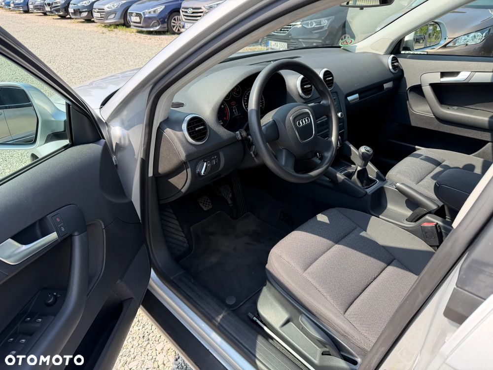 Audi A3 Sportback 1.6 Attraction - 24